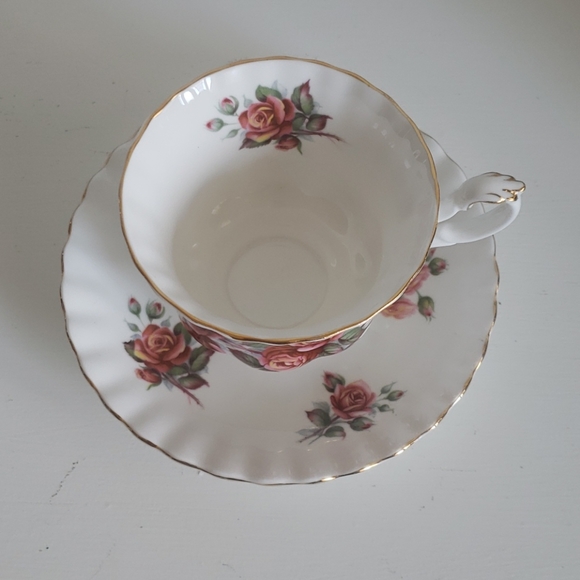 Royal Albert Bone China, England, Centennial Rose - Picture 3 of 8